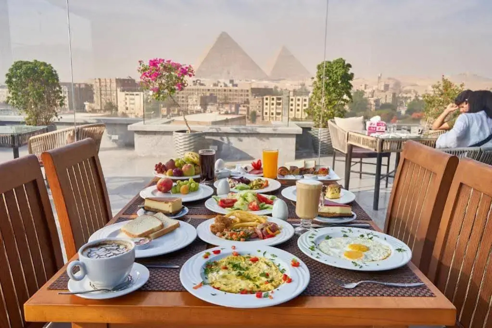 New Pyramid Front Hotel