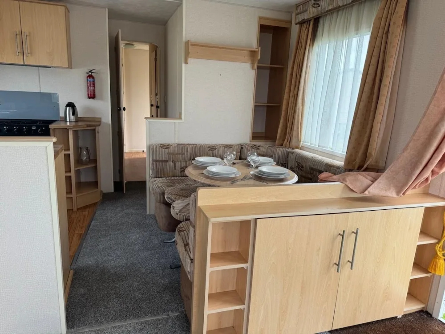 3 Bed Caravan - Sleeps 6 - Pets - Parking - Wifi