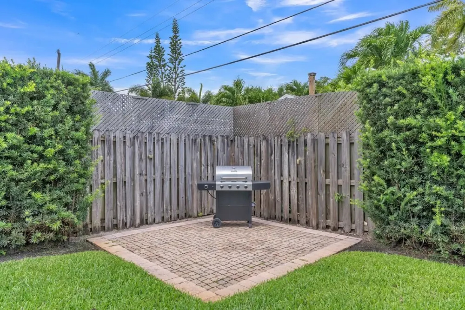 Shangri-la 3 Bedroom Home by RedAwning