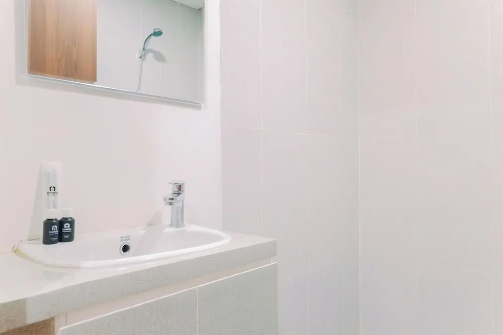 Best Homey And Nice Studio At Royal Sentul Park Apartment