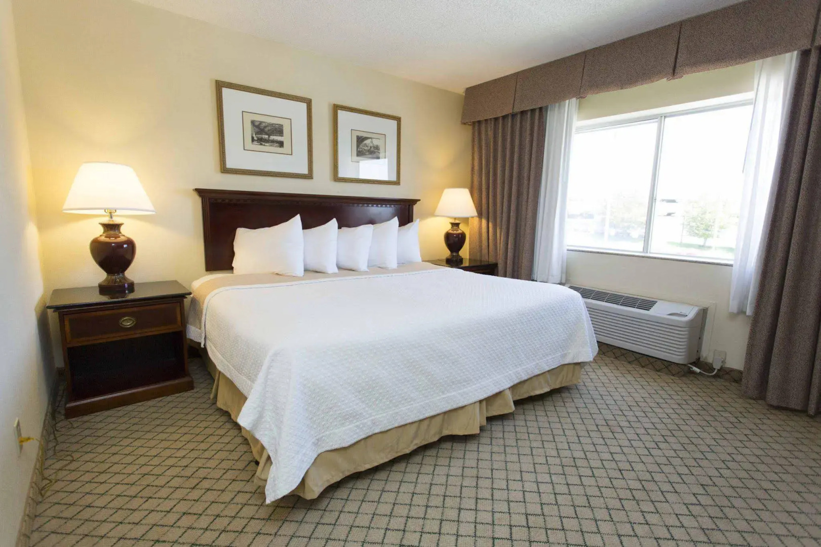 Days Inn & Suites Omaha