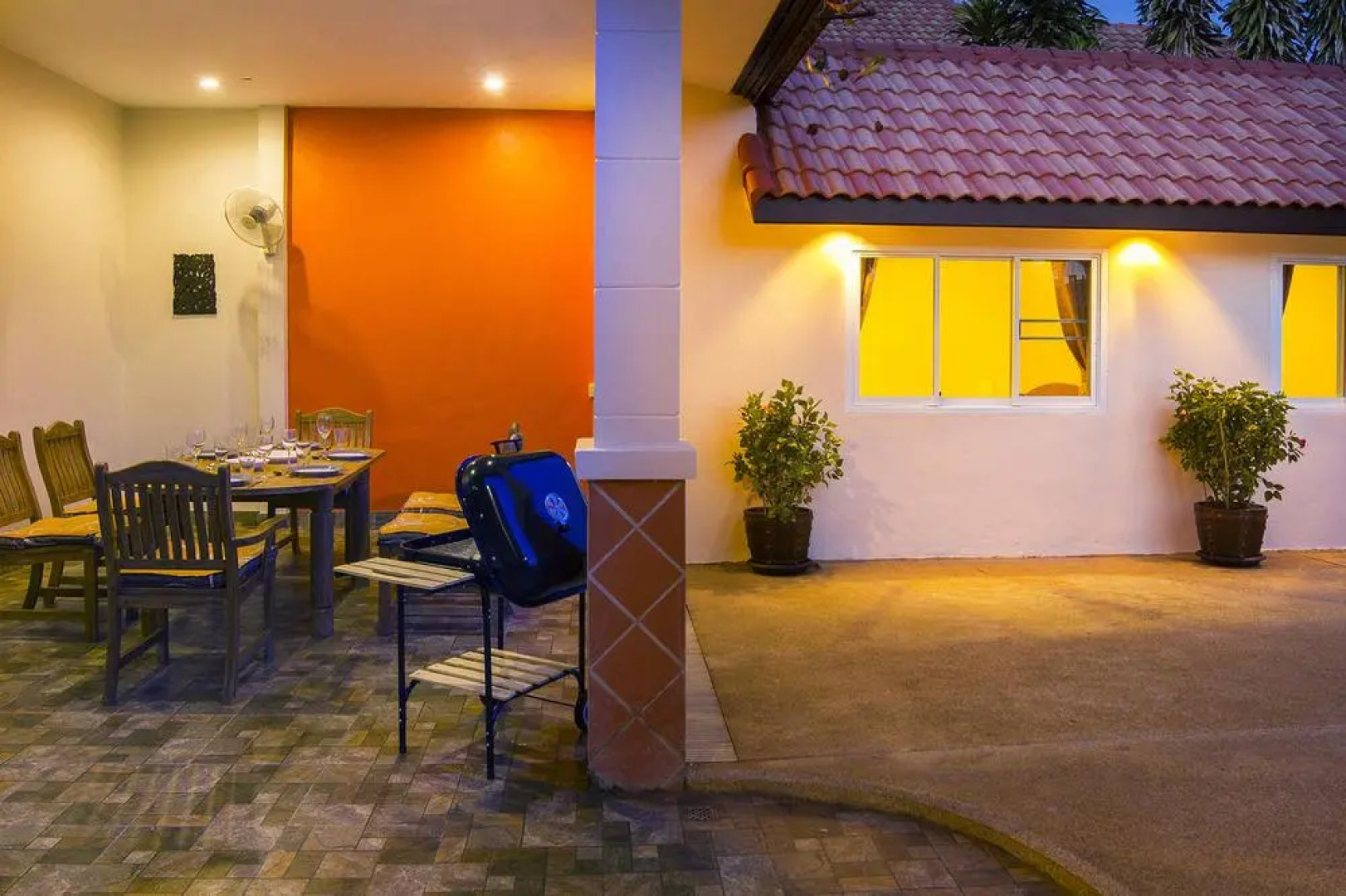 Pattaya Hill, Near the City and Beach