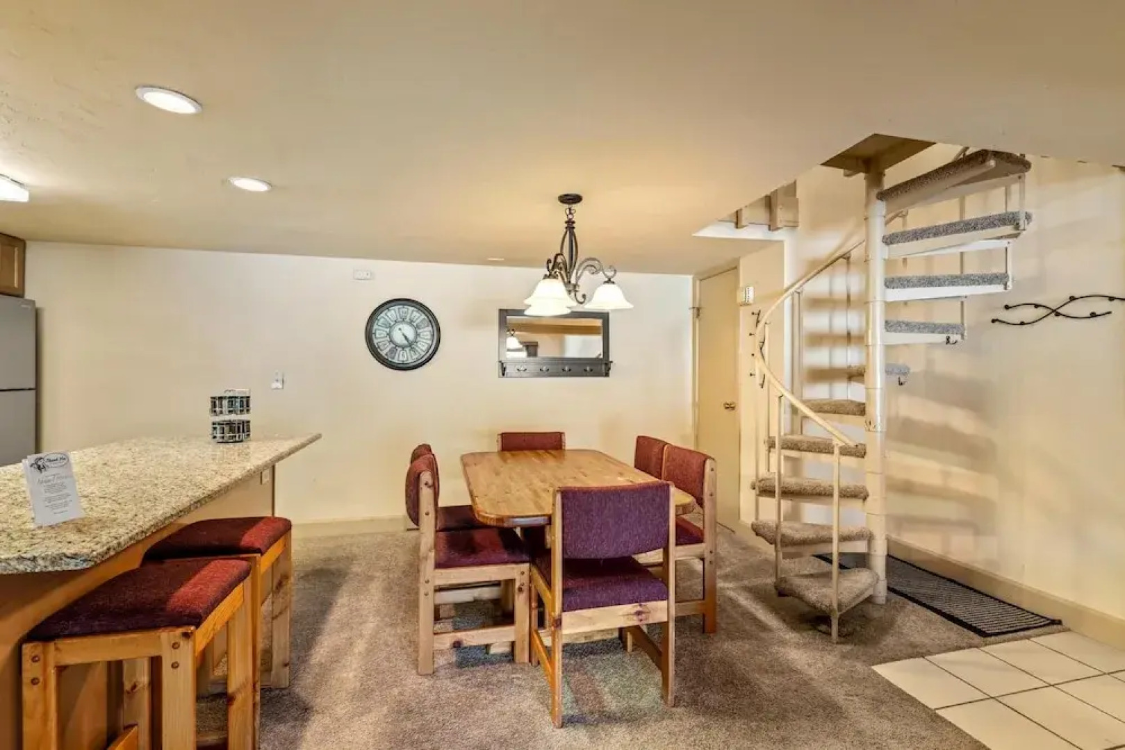 2 Level Unit w/ Pool Hot Tubs Private Deck