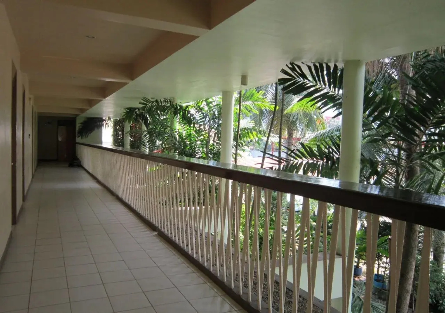 Harbor Lights Hotel and Restaurant