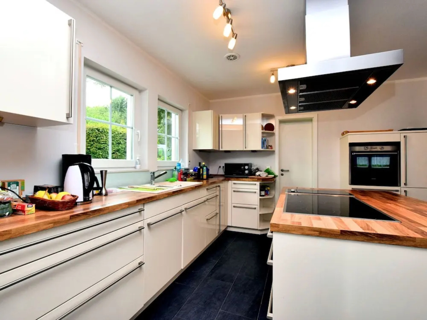 Beautiful House With Sauna, Modern Interior and Enormous, Park-like Garden