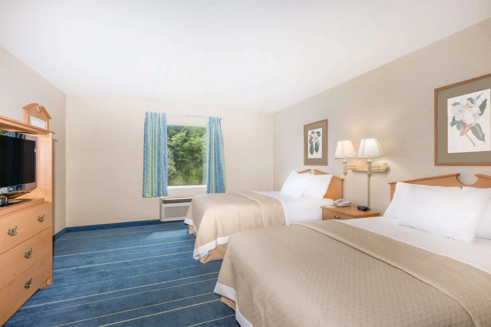 Days Inn & Suites by Wyndham Bridgeport - Clarksburg