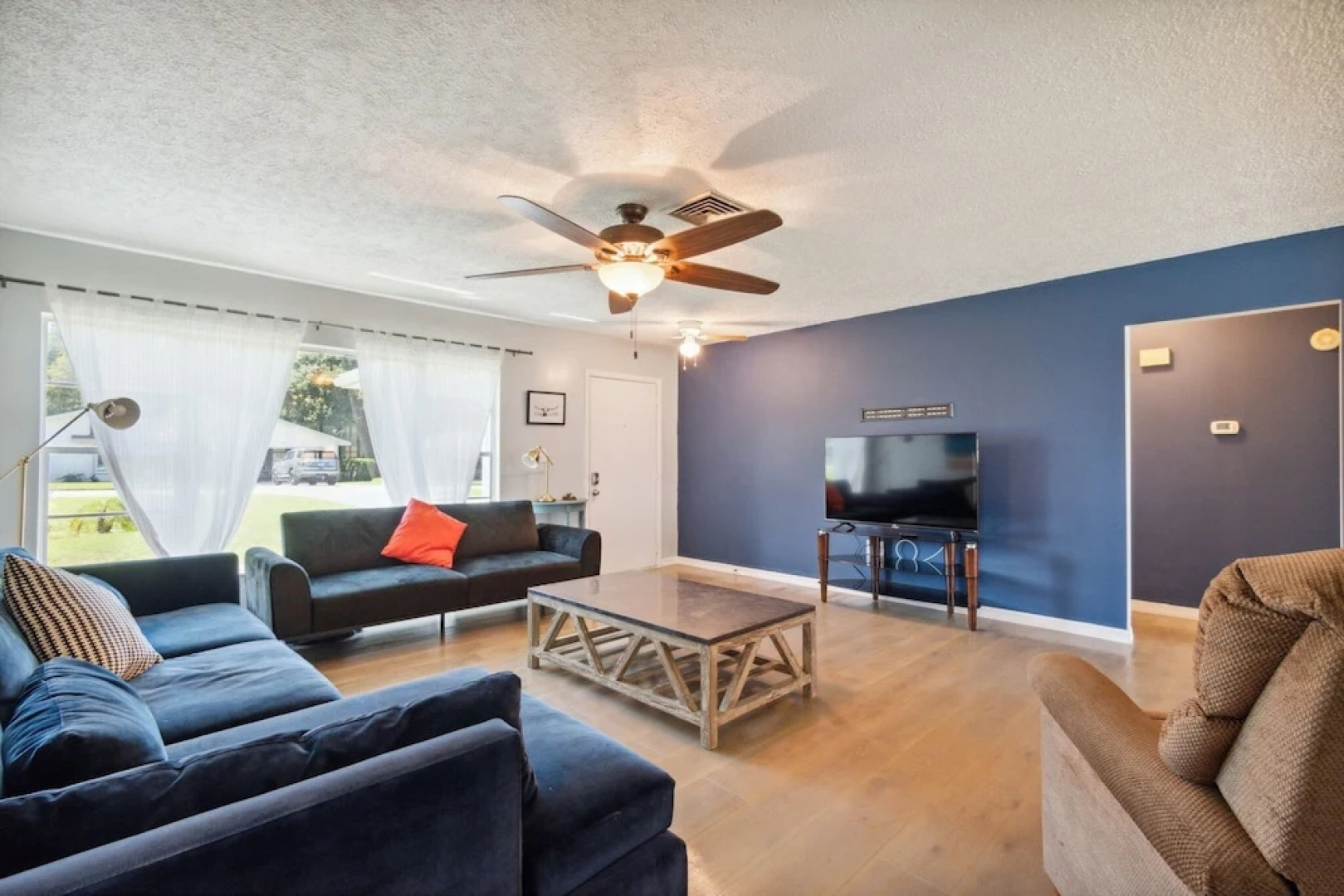 The Lake Home - Beautiful Oasis In The Heart Of Florida! 2 Bedroom Home by RedAwning