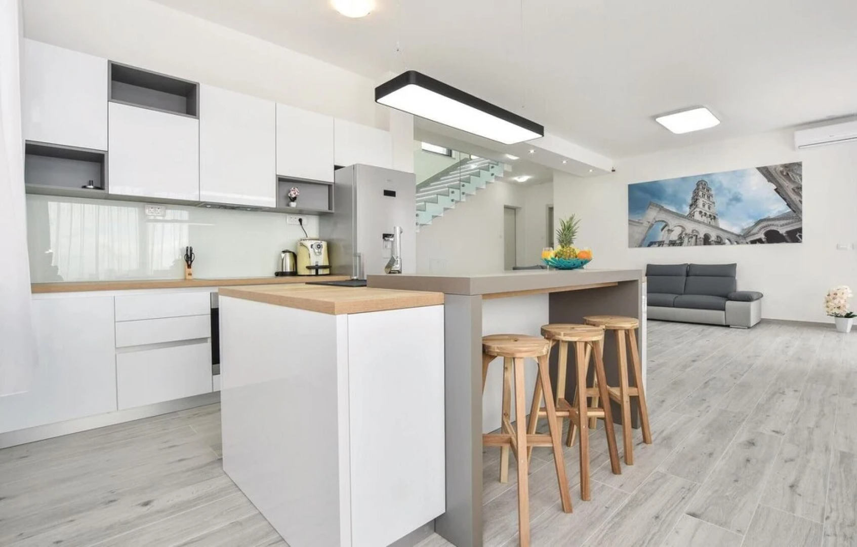 Nice Home in Kucine with WiFi, 4 Bedrooms & Hot Tub