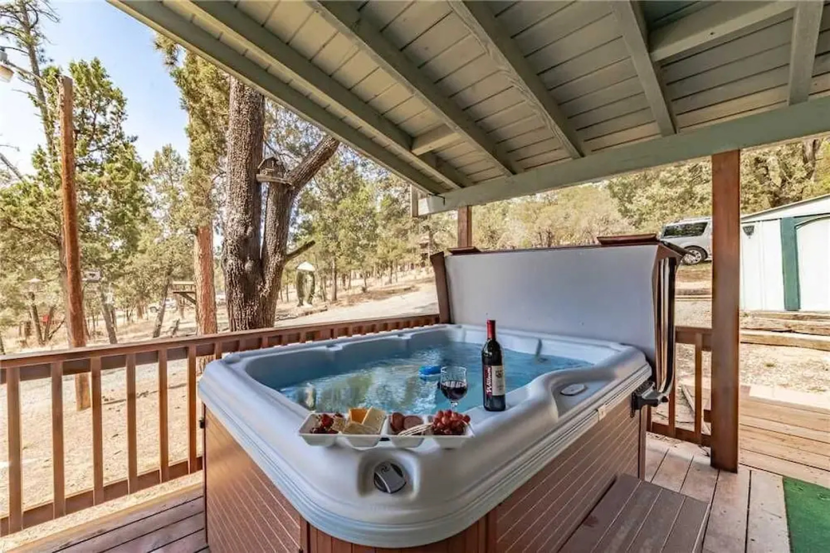 Wild Horse Retreat - Two Bedroom Cabin with Hot Tub