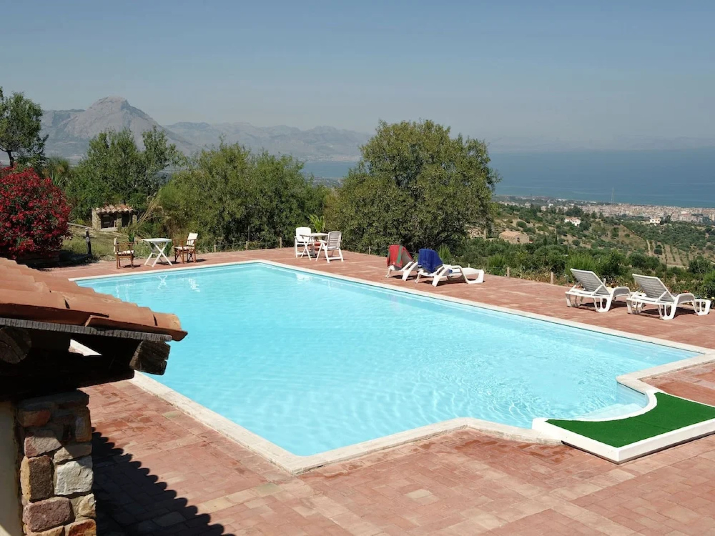Beautiful Villa With Large Garden, Pool and Breathtaking Views