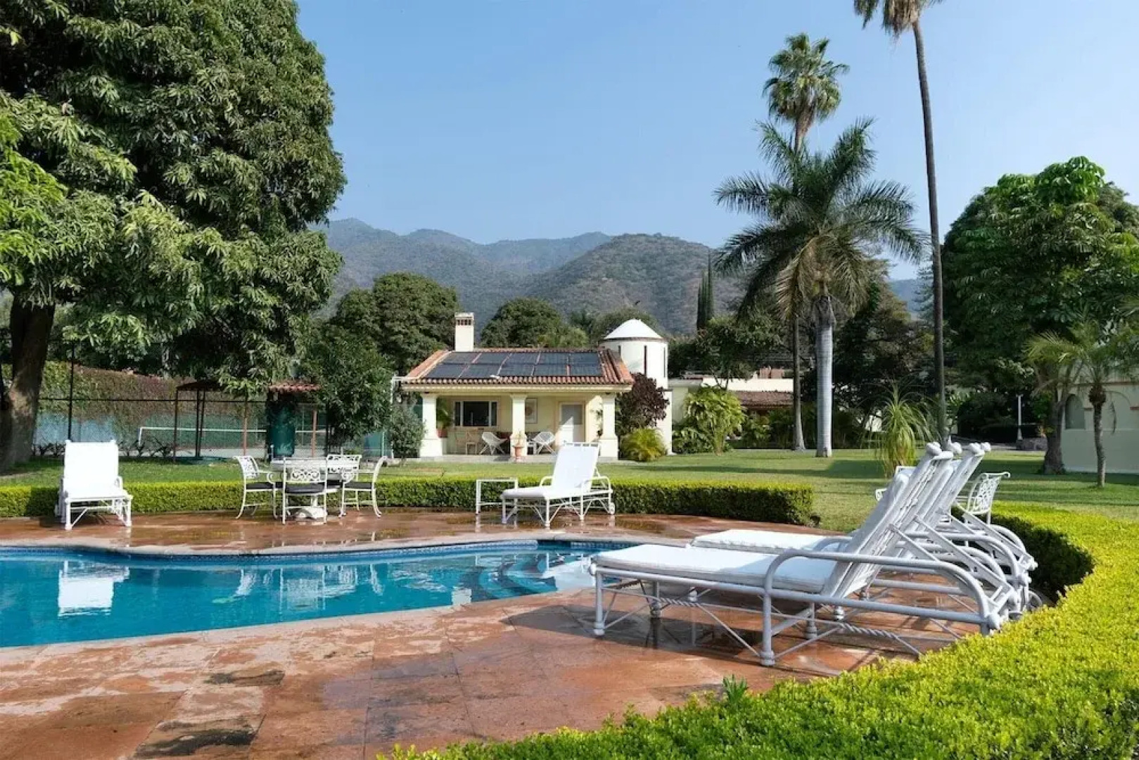 Casita del Lago Beautiful Lakefront Property One Step Away From the Melacon