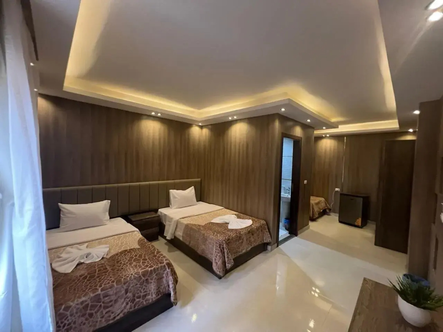 Rotana Palace Suites