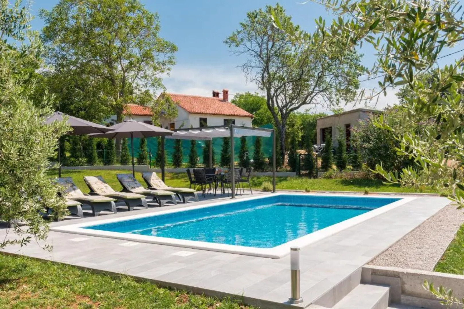 Holiday House OLIVE GROVE with pool and garden