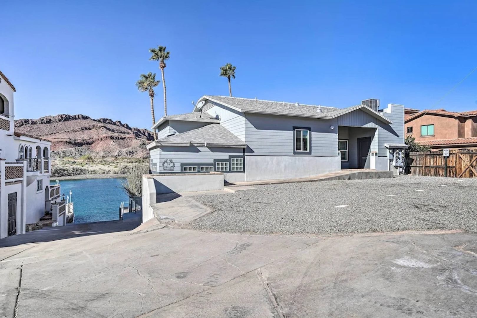 Parker Studio Nestled on the Colorado River!