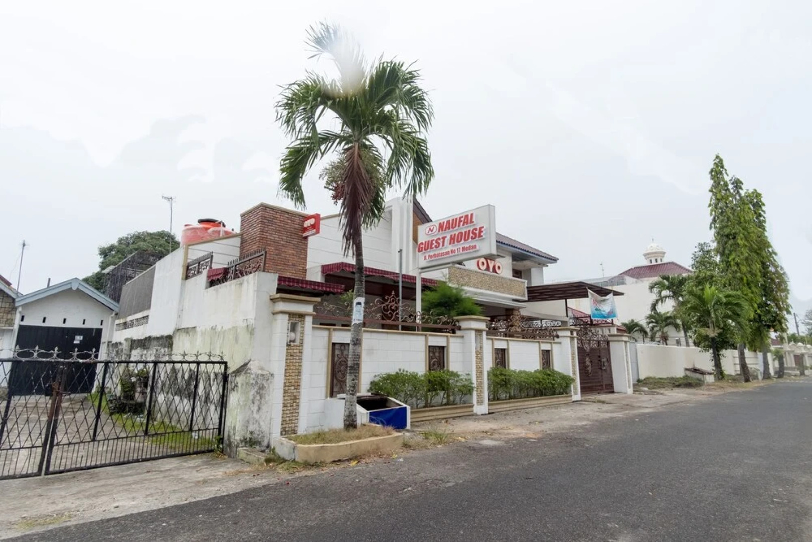 Naufal Guest House by OYO Rooms