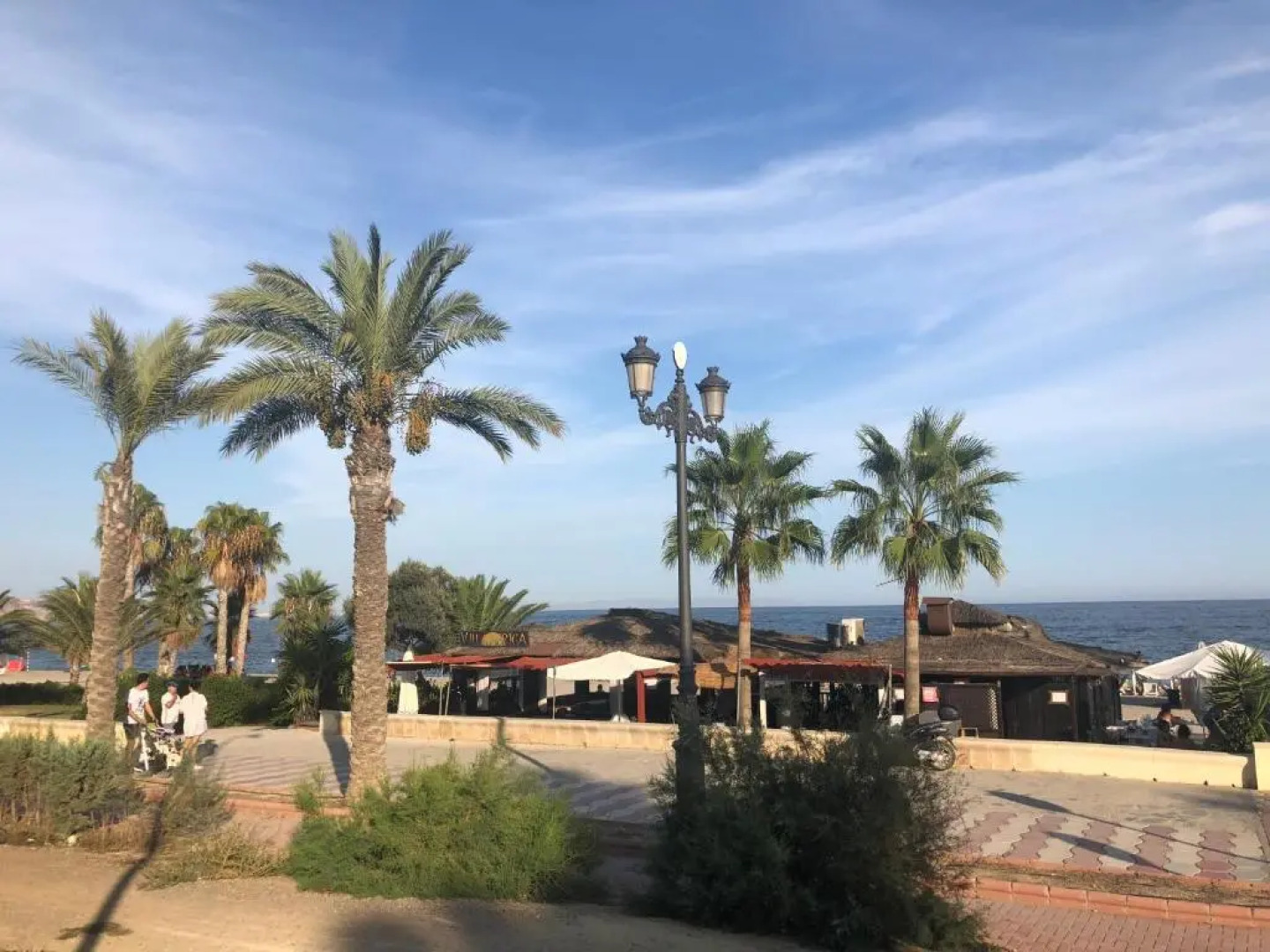 GRAN CASA con TERRAZA a 3 min Playa con Wifi - rodeada de servicios