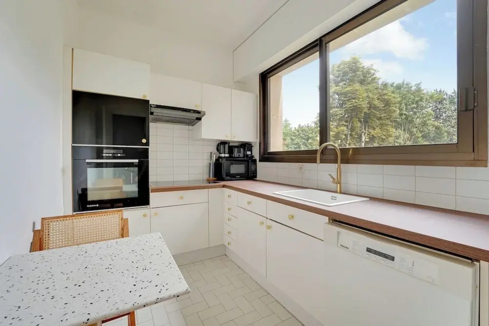 Modern apt With Balcony-2br/6p-neuilly-sur-seine