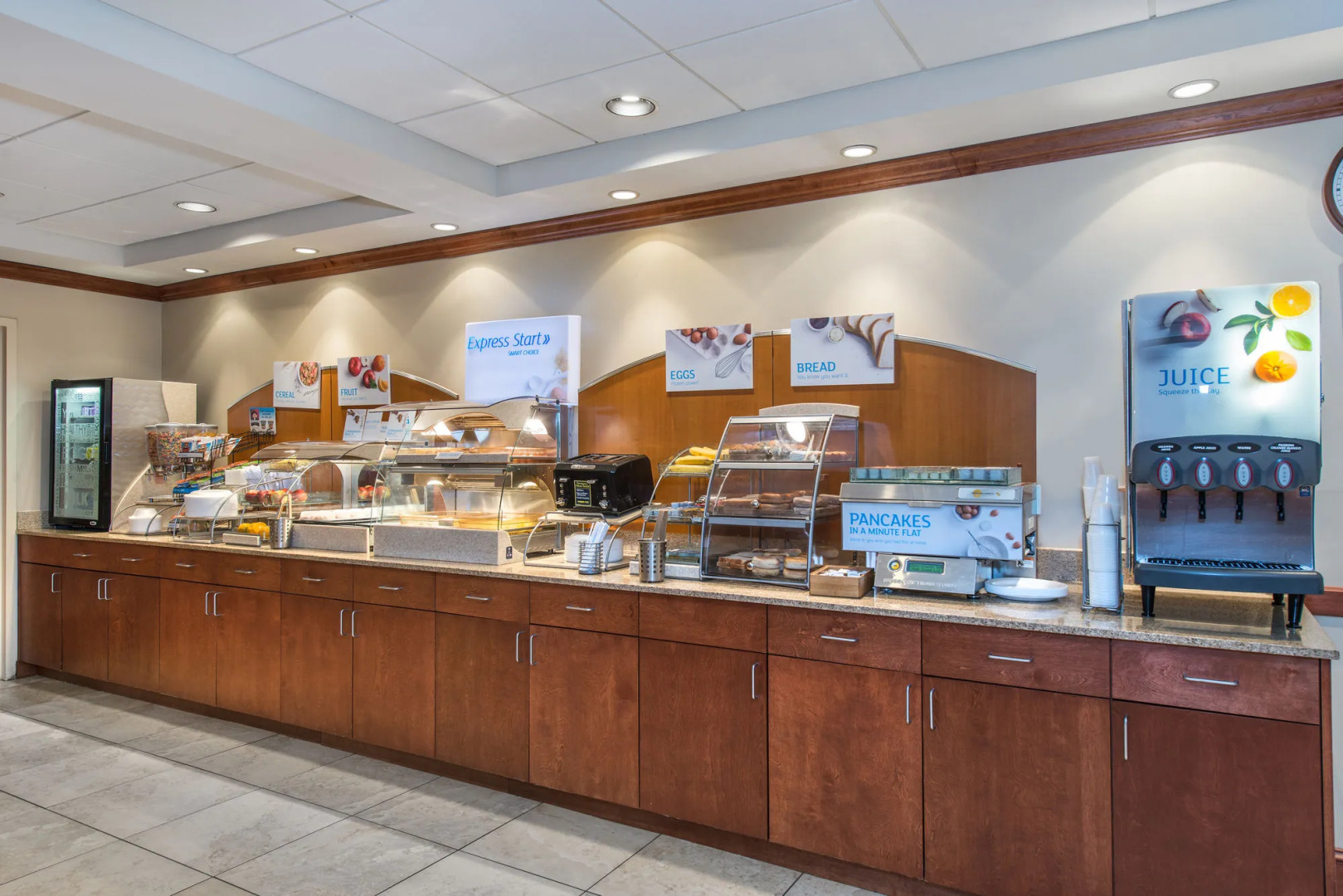 Holiday Inn Express Hotel & Suites Tilton - Lakes Region