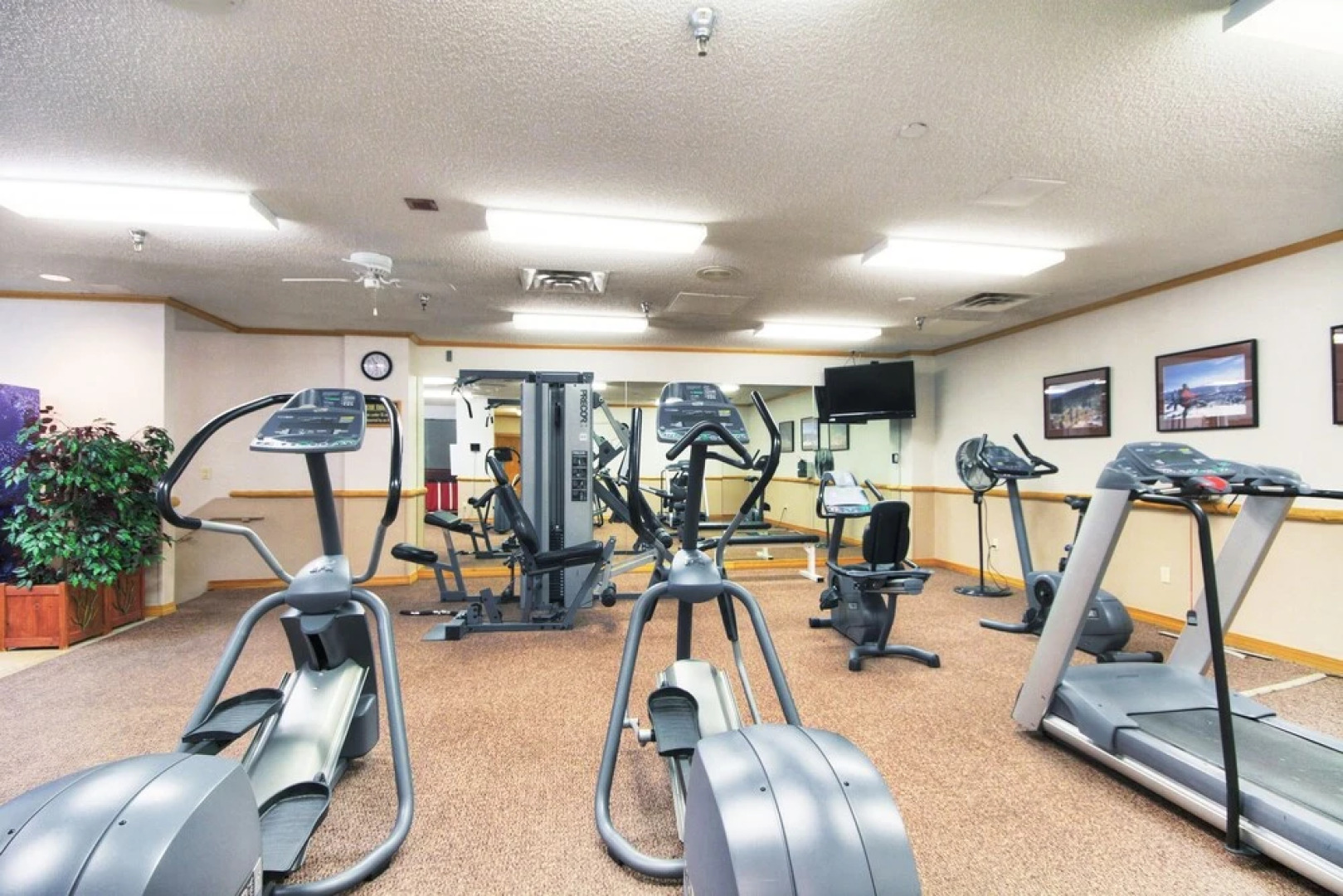 Warm 1br Slopeside Escape - Steps To Main St + Winter Fun! 1 Bedroom Condo by RedAwning