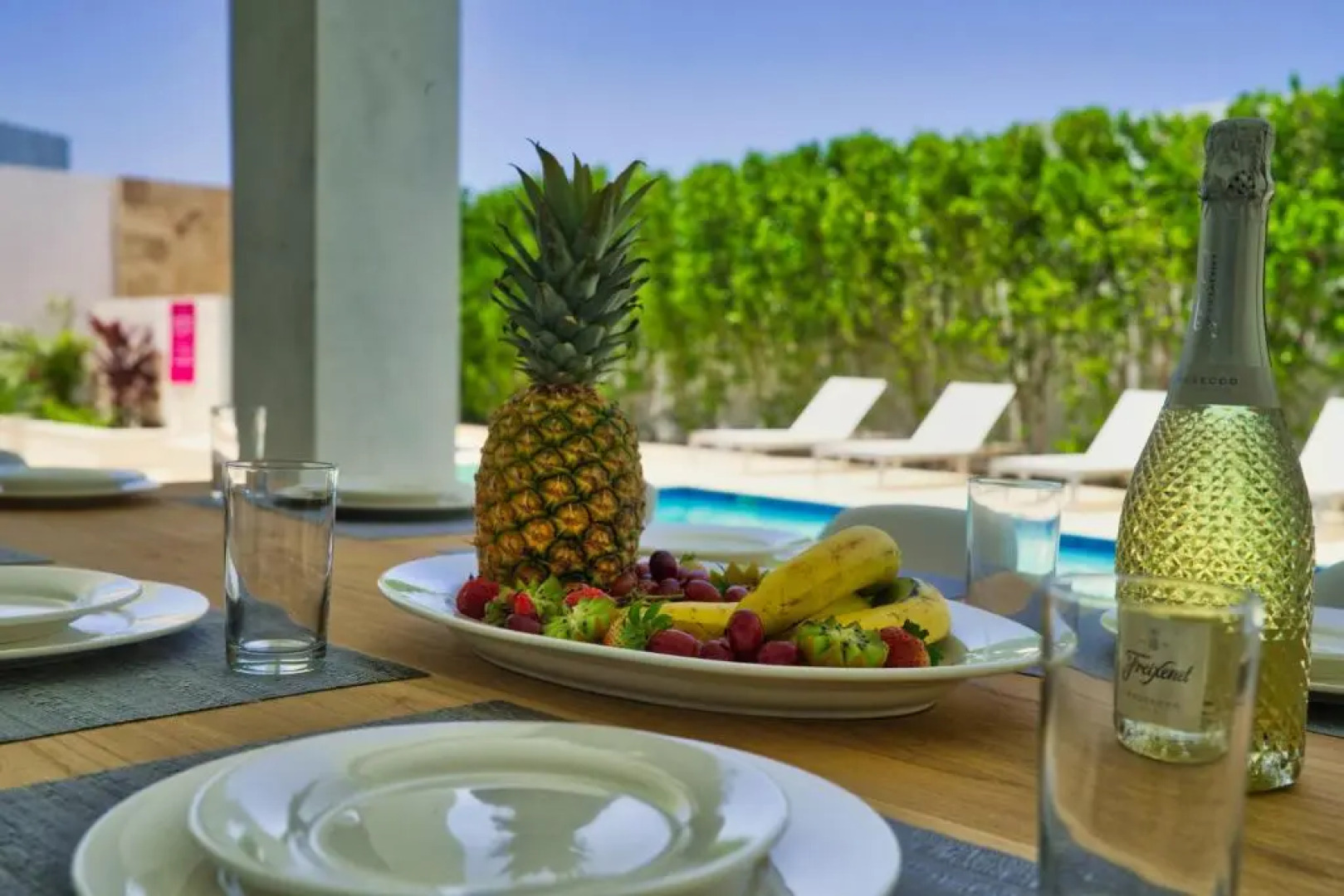 Grand Modern Villa 6-bedroom! Brand New! Heated Jacuzzi!