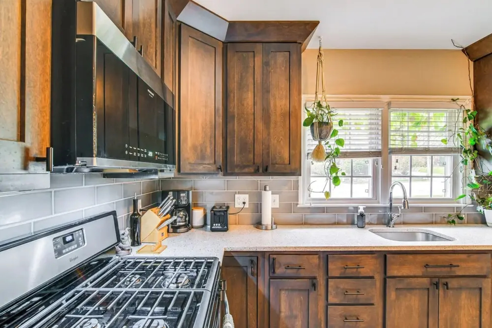 1 Mi to Valley Junction: Pet-friendly Iowa Home