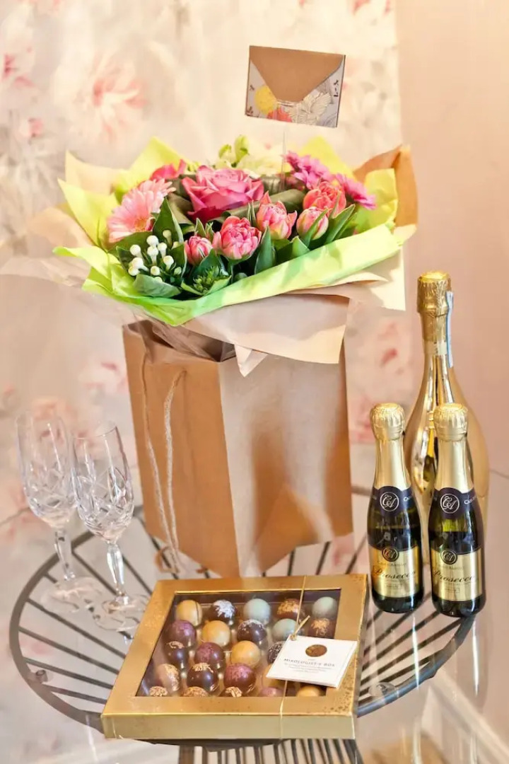 Bowness Bay Suites - Adults only