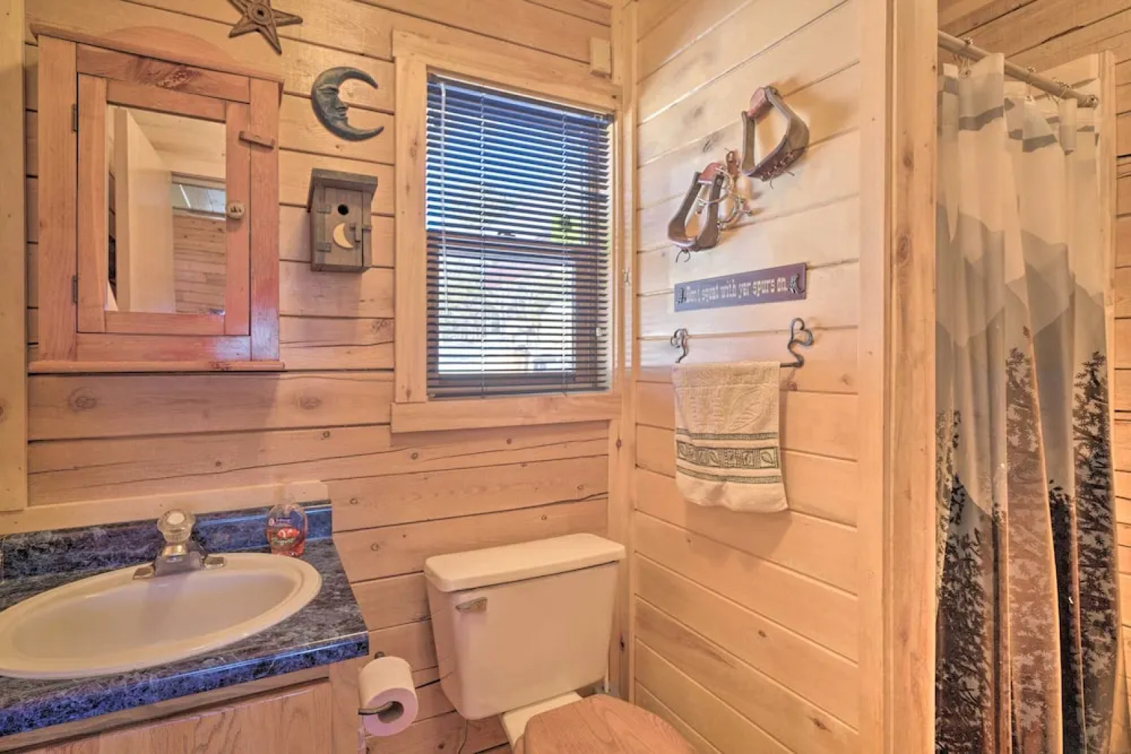 Log Cabin w/ Mountain Views ~ 30 Mi to Pikes Peak!