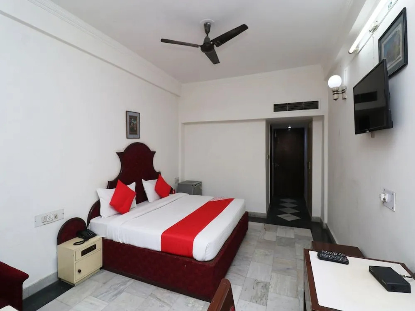 Collection O 29566 Hotel Mid Town