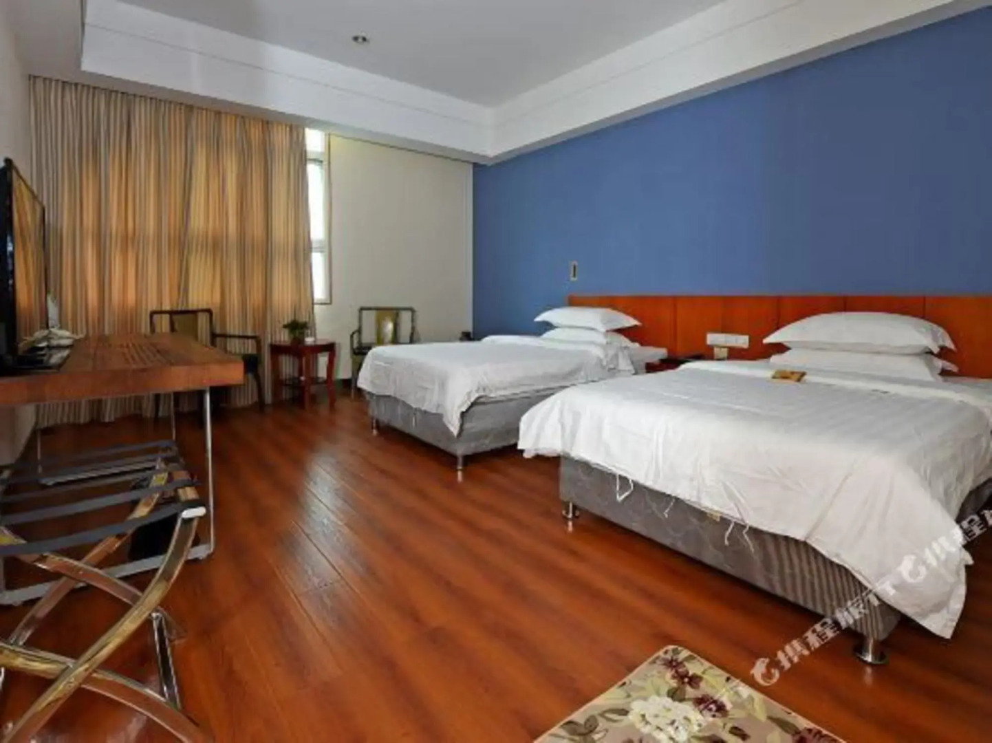 Lanwan Hotel (Karamay Xihuan Road)