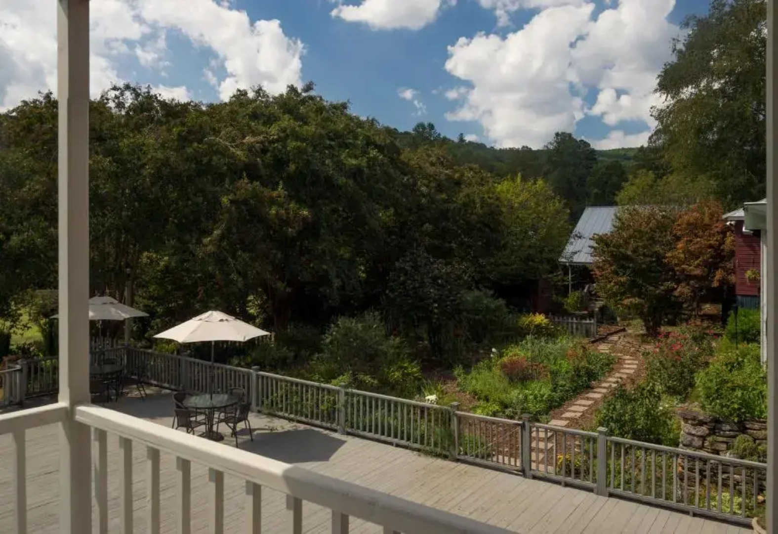 Glen-Ella Springs Hotel & Restaurant