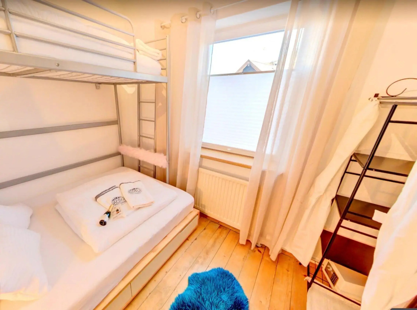 DMG - 'Funky First Floor' Unique Mountain Apartment