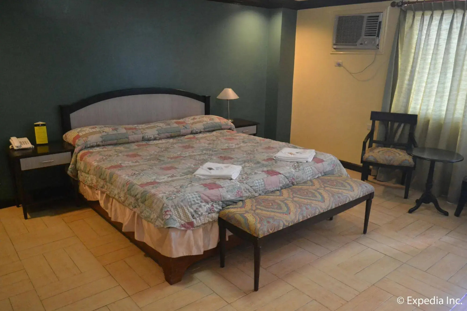 Tagaytay Country Hotel