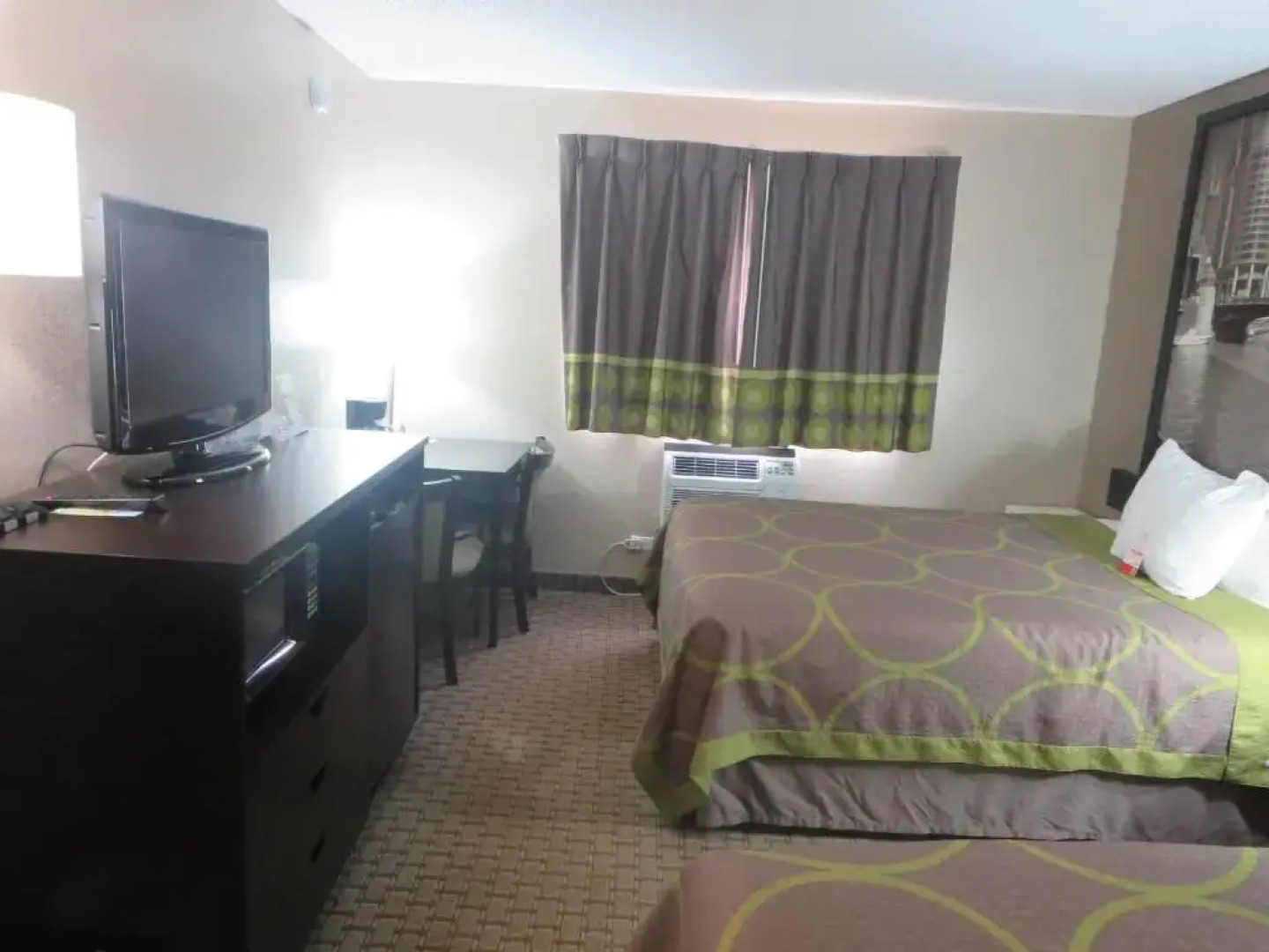 Super 8 Mundelein/Libertyville Area