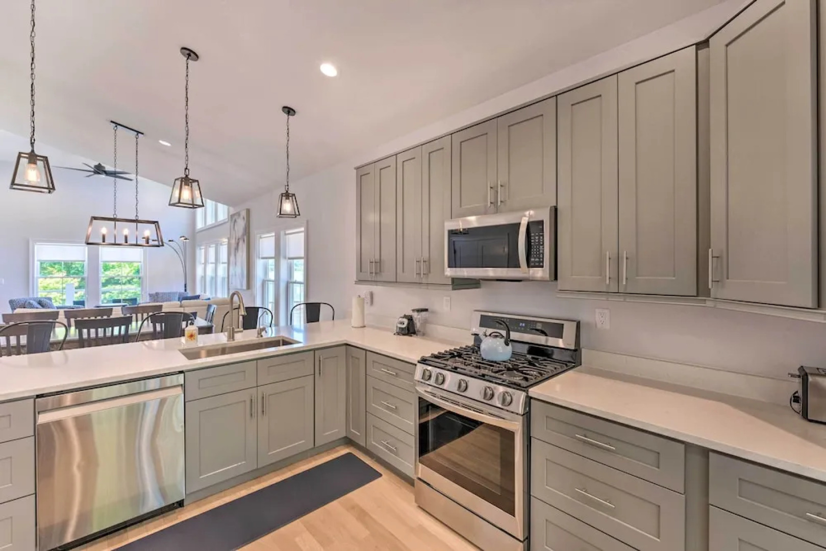 Fantastic House: Balcony, Steps to Lake Como!