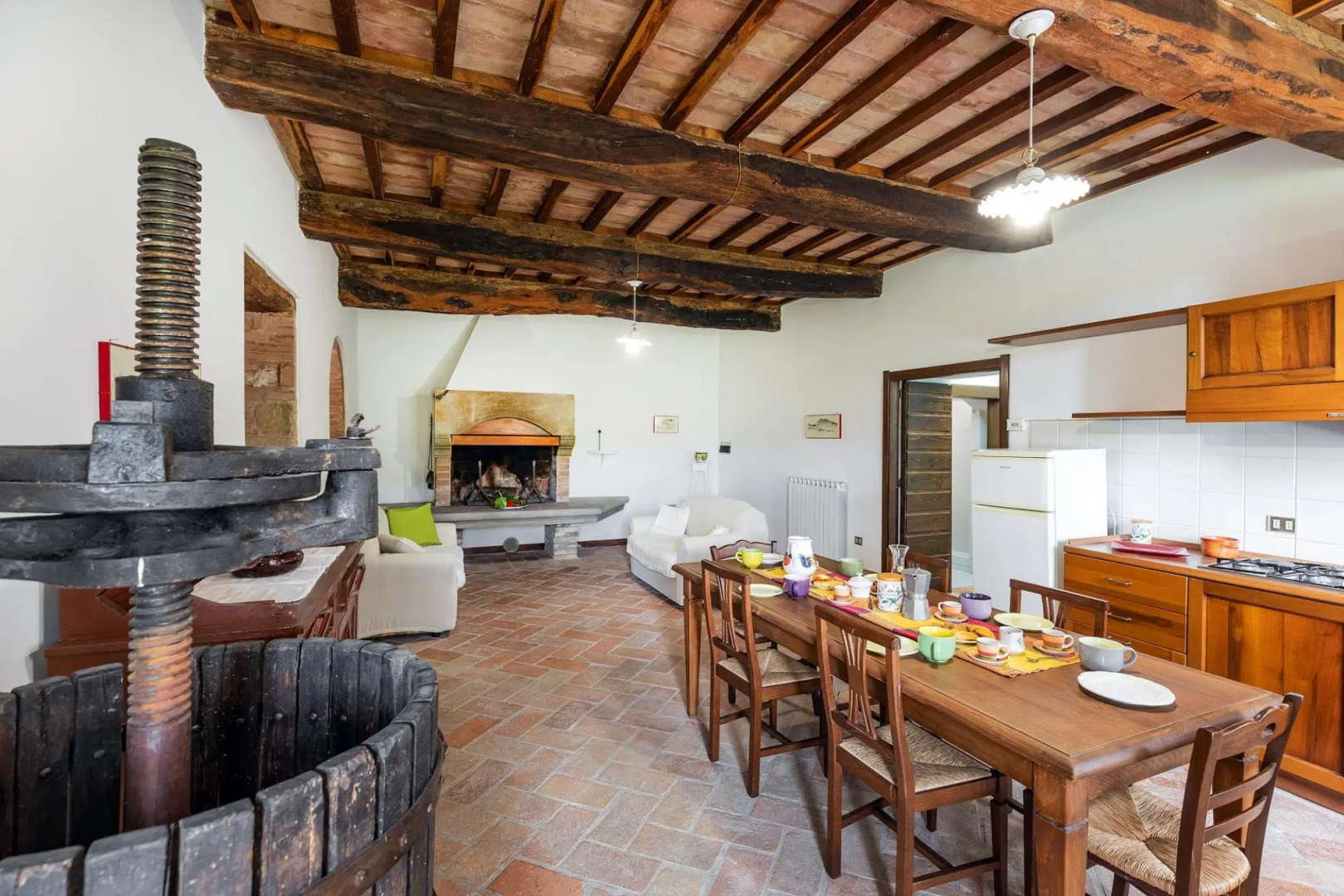 A total immersion in greenery and tranquillity.-Casale LUISA