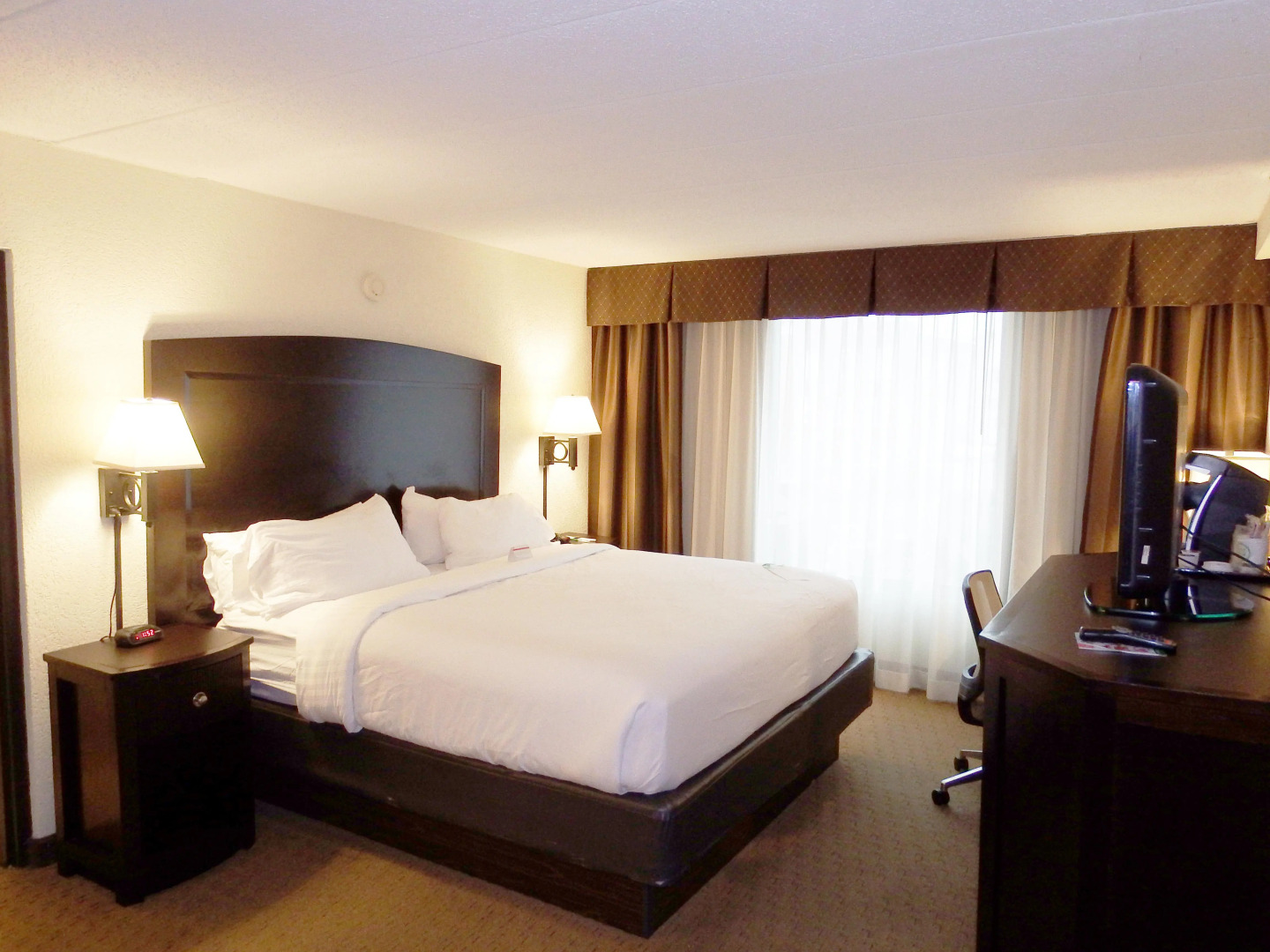 Holiday Inn Hotel & Suites Charleston West by IHG