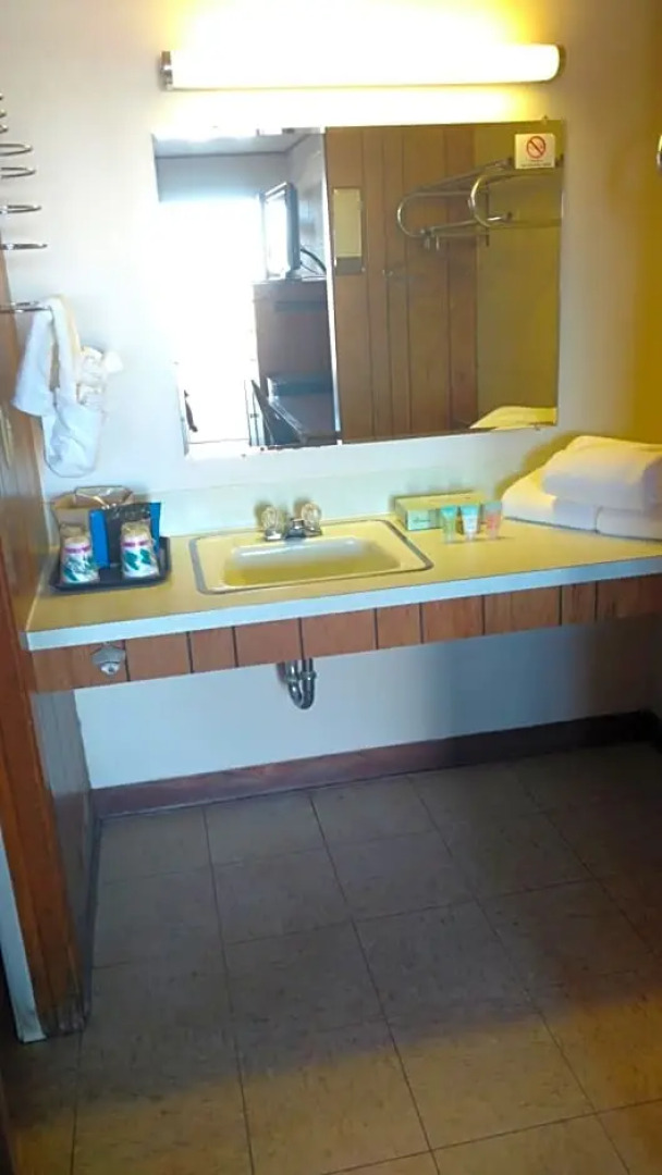 1st Inn By OYO Quinter Hwy 70 KS