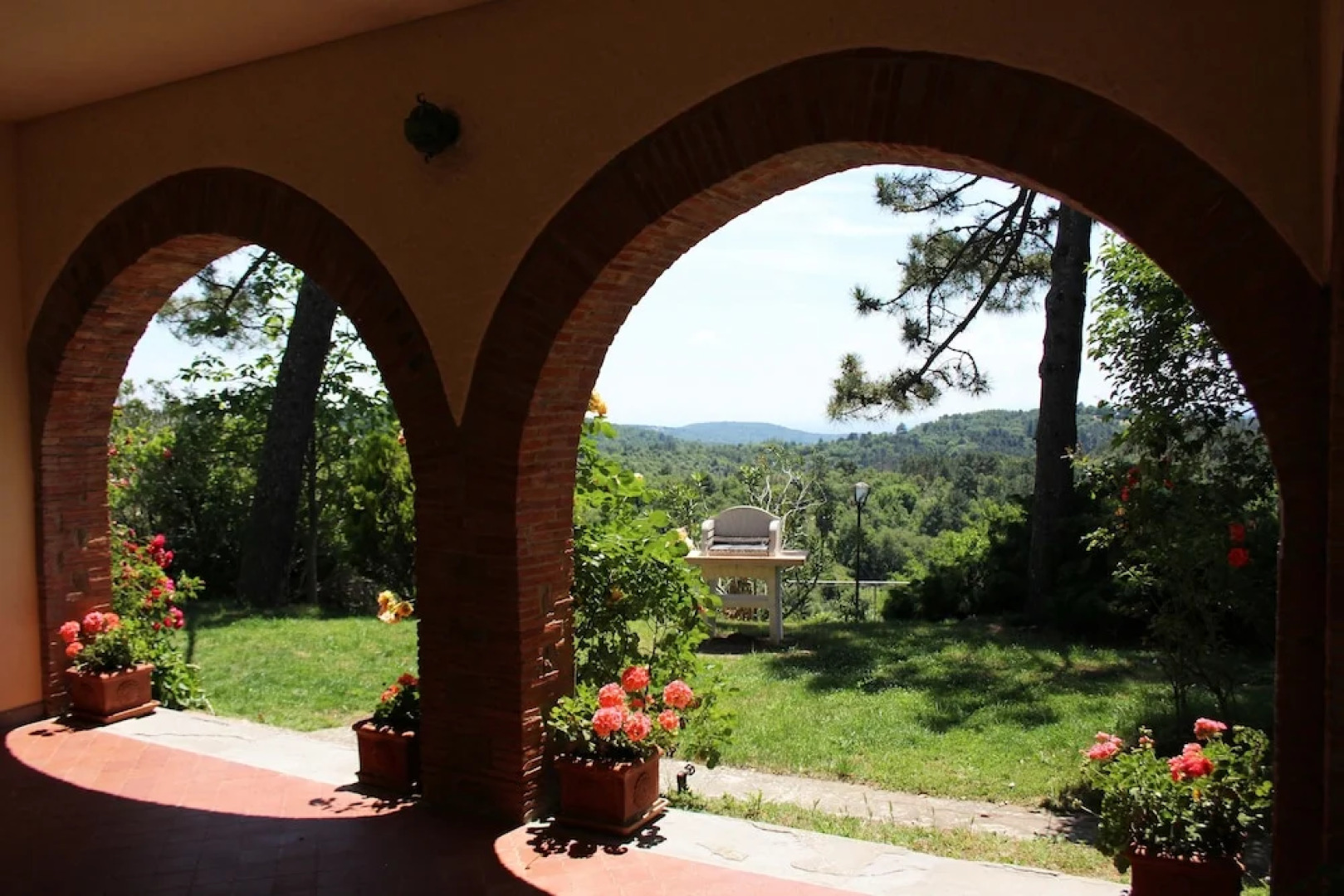 Beautiful Private Villa for 10 People with Private Pool, WIFI, TV, Pets Allowed and Parking