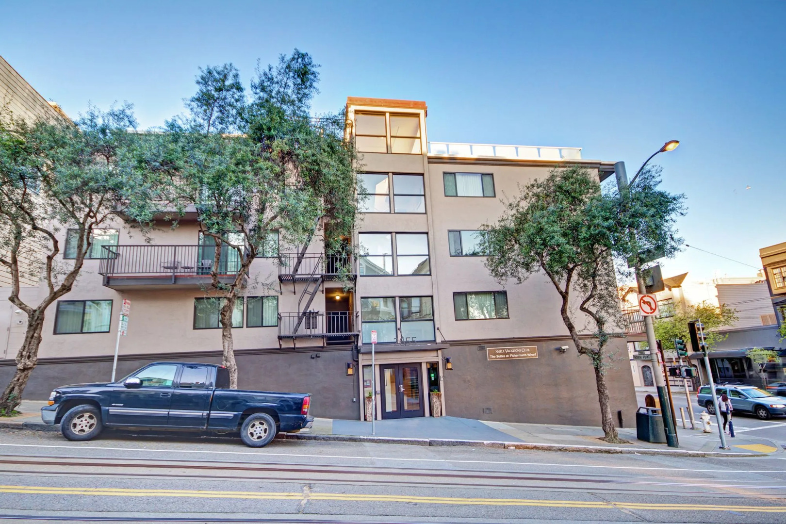 Suites At Fishermans Wharf