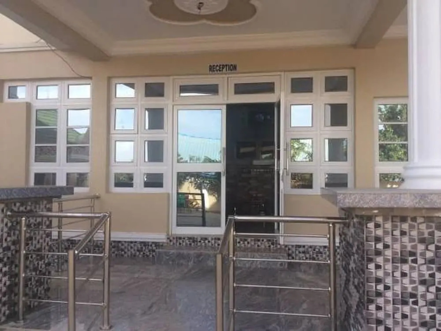 Santarosa Suites & Bar