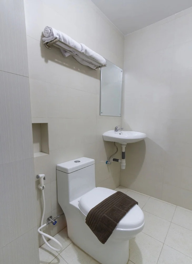 Forrest Inn by OYO Rooms