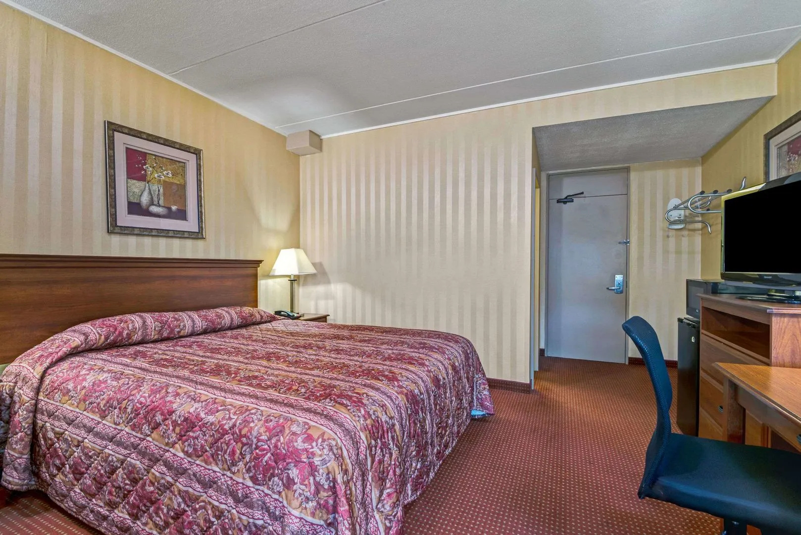 HomeSpring Inn & Studios