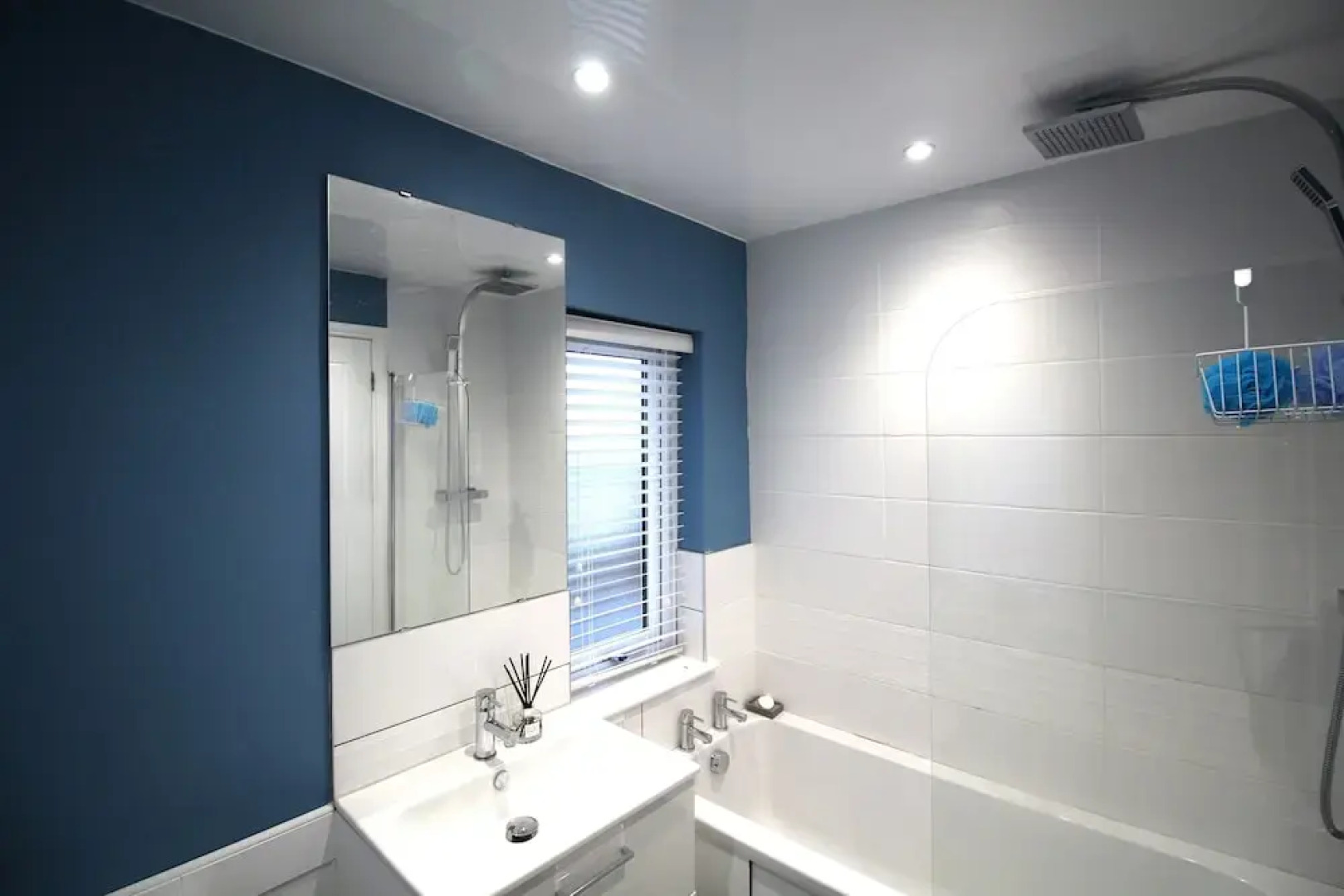 3 Bed House - Sleeps 6 - Parking - Pets - Garden