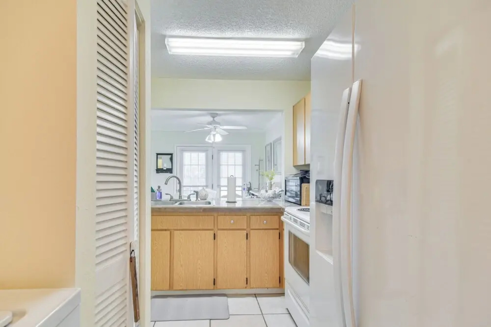 5 Mi to Beaches: Seminole Retreat w/ Balcony