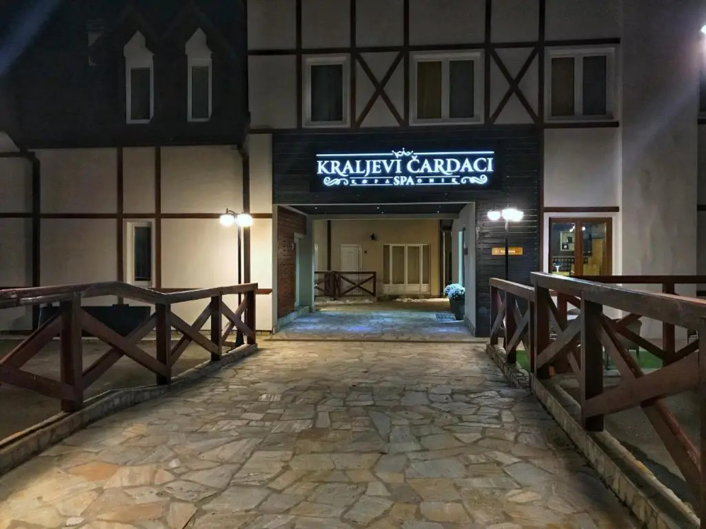 Apartman 33 Kraljevi Čardaci