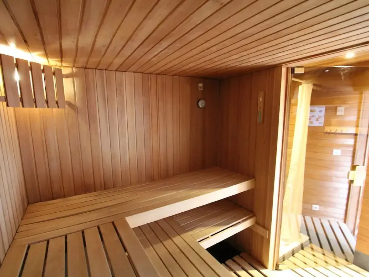 Beautiful Villa for Groups With Swimming Pool, Sauna and Wifi