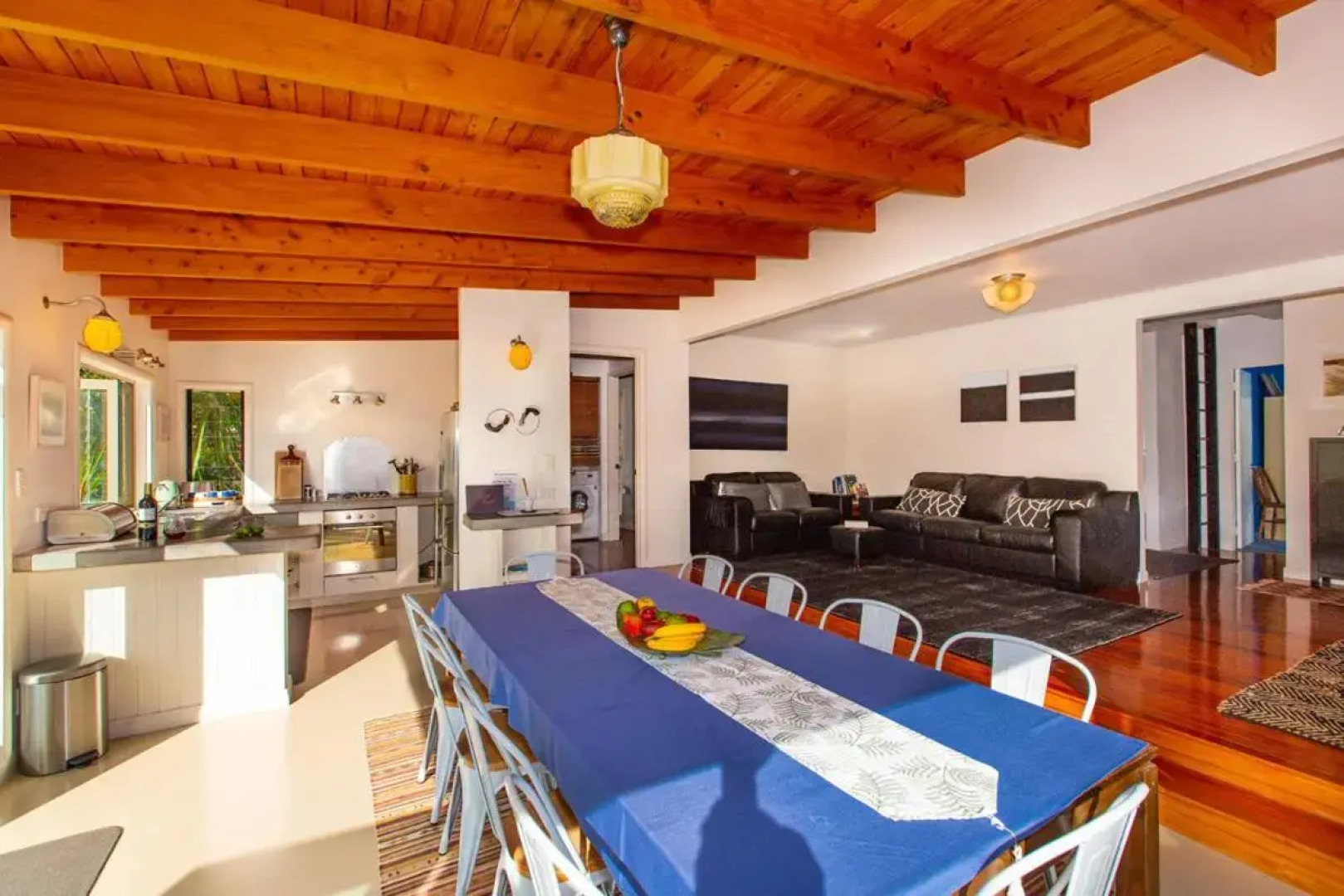 Waterfront Bach - Raglan Bach