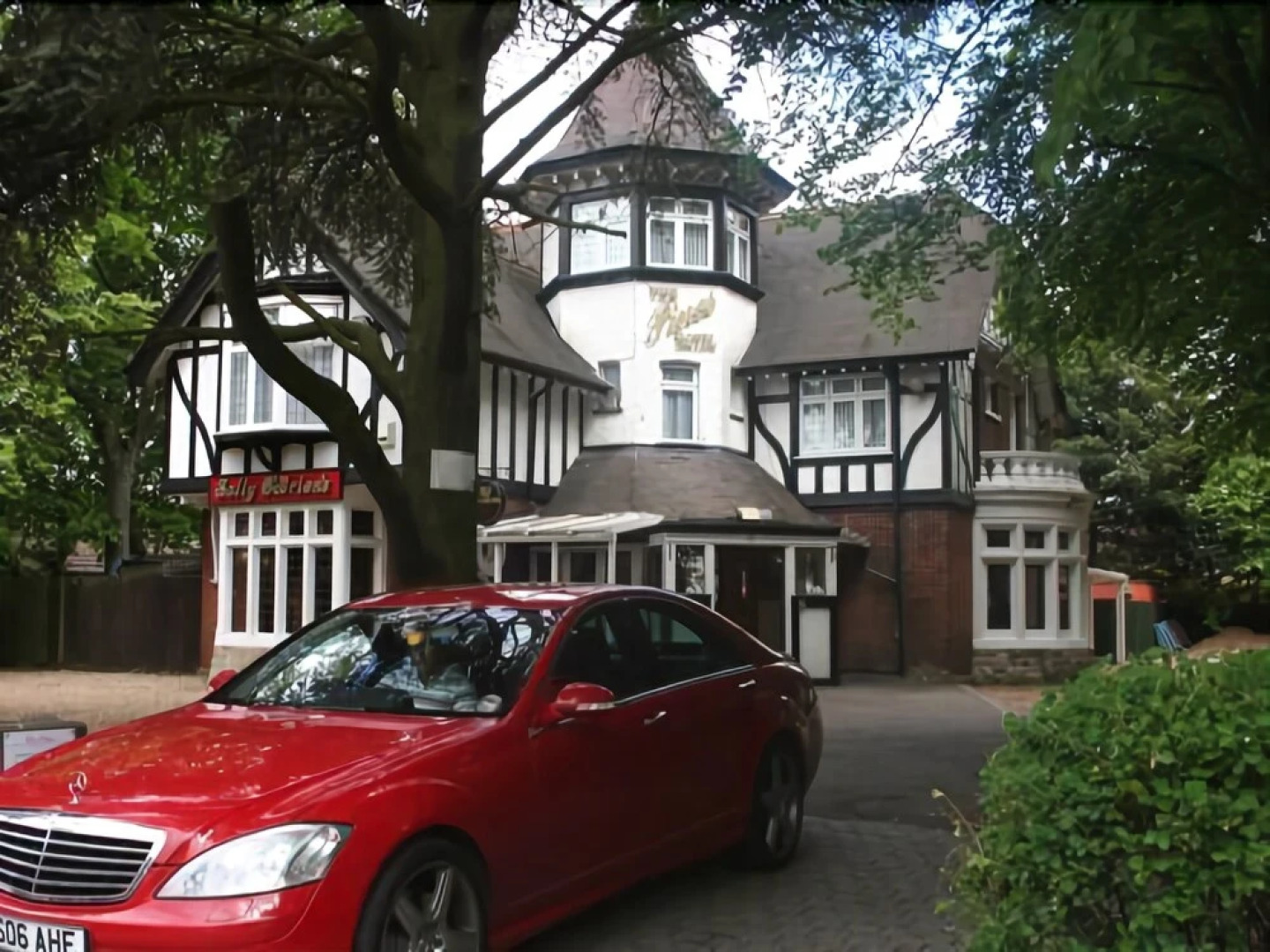 Pines Hotel Luton Airport