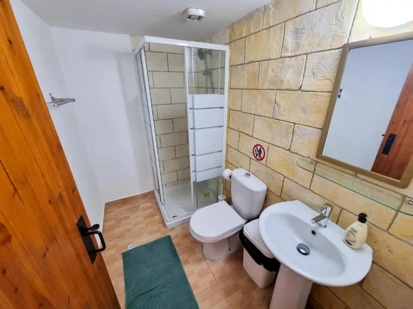 Mountains Retreat Rooms & Suites