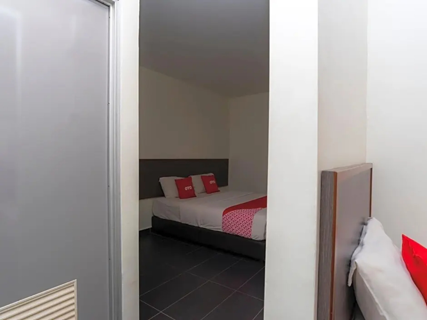 OYO 44095 Bluewater Hotel (2)